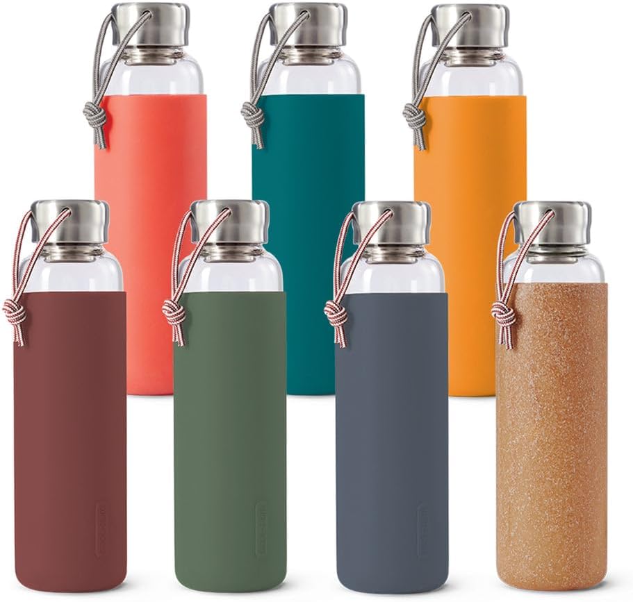 612K9noYdLL._AC_SL1000_ قمقمه آب 600 شیشه با محافظ سیلیکون آبی Black+Blum - Image 1