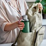 قمقمه آب 600 شیشه با محافظ سیلیکون سبز Black+Blum - Image 5